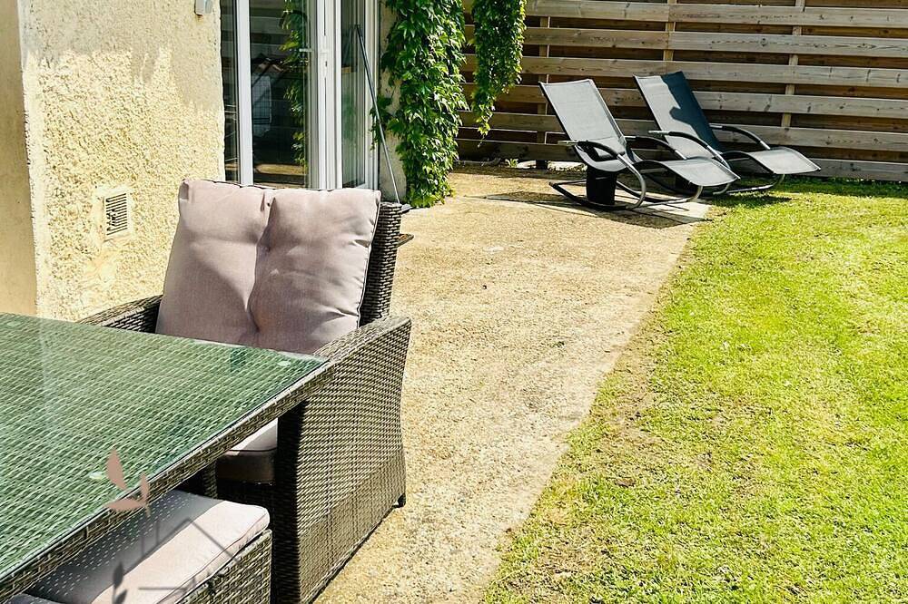 Maison Avec Accès Privé au lac - Petfriendly in Izon, Région de Libourne