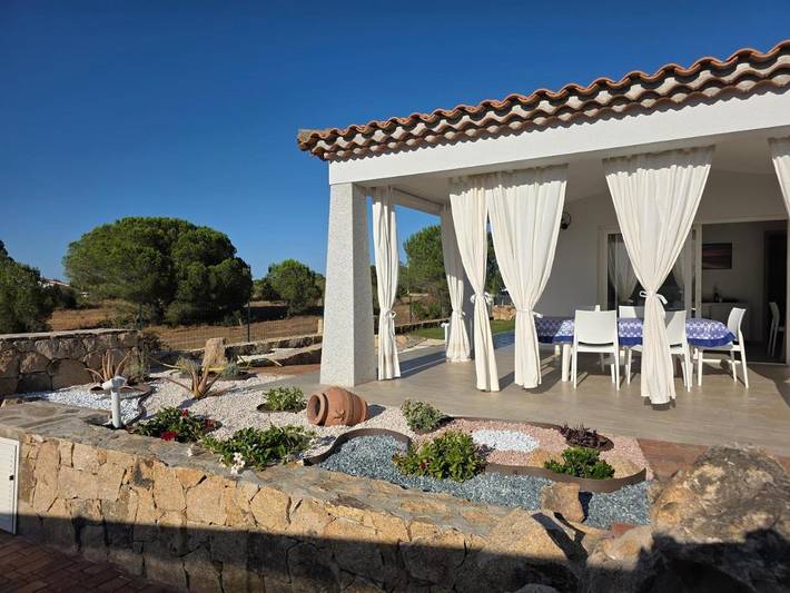 Villa per 6 persone, con piscina e giardino nonché balcone, con animali domestici a Budoni