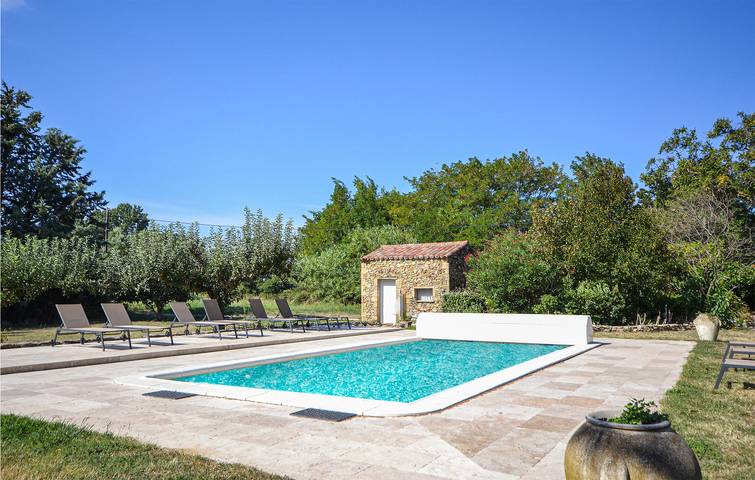 Retraite au bord de la piscine près de Saint-Victor-des-Oules in Saint-Quentin-la-Poterie, Région de Nîmes
