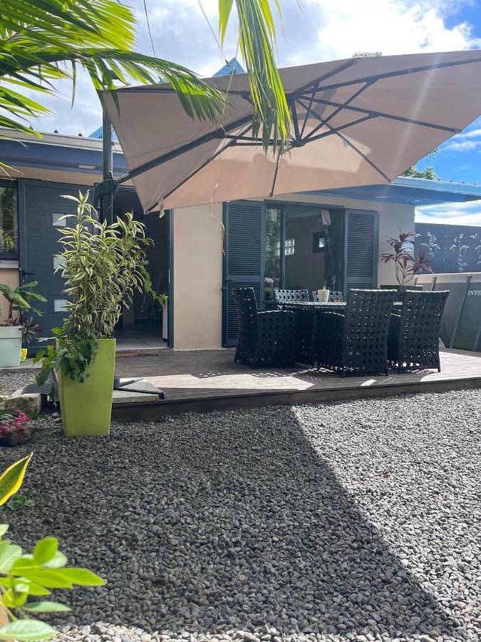 Location de vacances pour 6 personnes, avec terrasse et piscine dans Sainte-Clotilde - 2