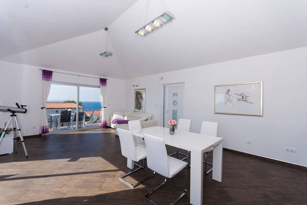 Ganze Wohnung, Ferienwohnung in Tribunj mit Meerblick, Terrasse, Klimaanlage, W-Lan (4265-1) in Tribunj, Šibenik-Knin