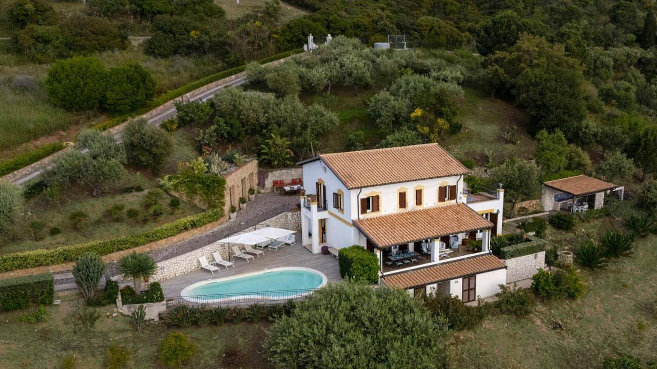 Villa Il Basto 8 by Massimo Villas in Sant'Ambrogio, Cefalù (Comune)
