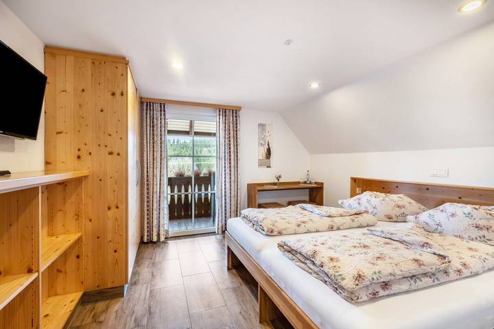 Zimmer für 2 Personen, mit Balkon und Garten sowie Sauna - 1