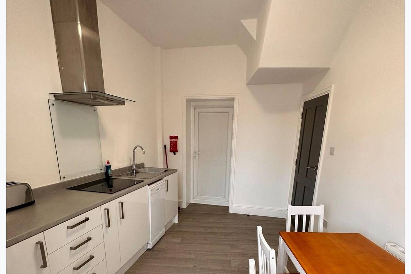 Entire holiday apartment, Near Beach - Parking - Wifi - Sleeps 2 in Lytham St Annes, Blackpool Pleasure Beach