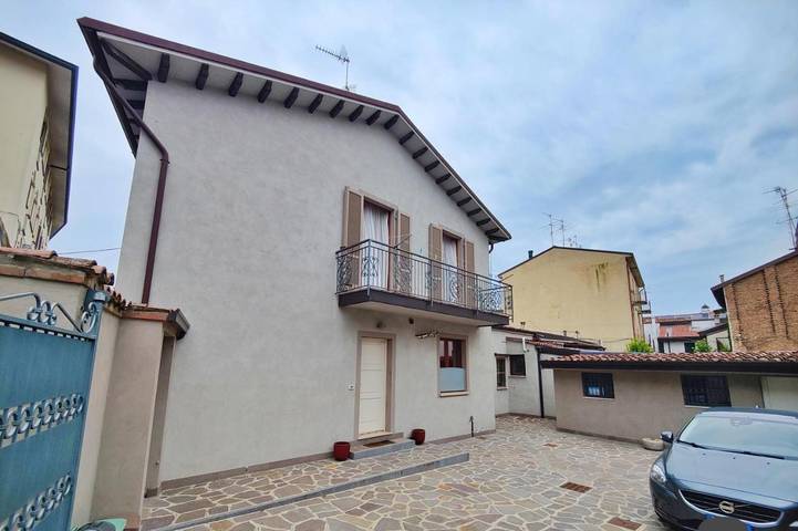 Location de vacances pour 6 personnes, avec terrasse et vue, animaux acceptés à Crema - 3