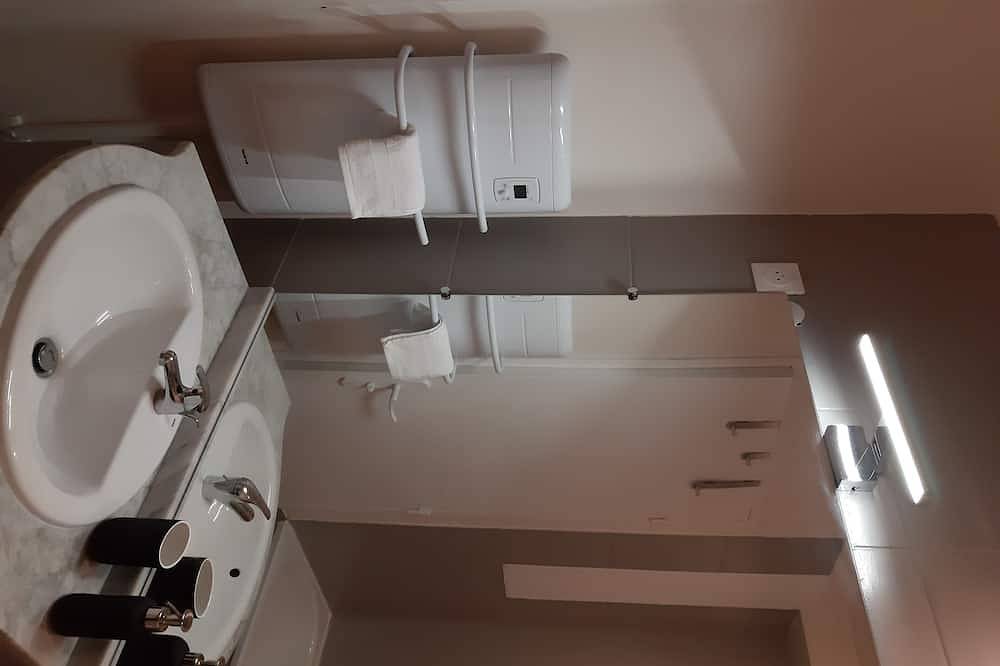 Appartement entier, Studio 2/3 personnes au coeur de la forêt des 3 Pignons in Noisy-sur-École, Seine-et-Marne