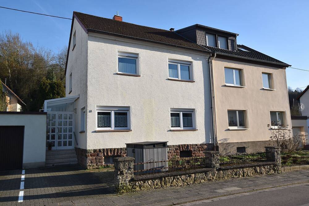 Ganze Wohnung, Geräumiges, stadtnah gelegenes Ferienhaus mit Terrasse und Garten in Merzig, Saar-Nahe-Bergland