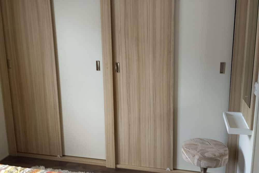 Mobile-Home 38M² - 2 Bedrooms - Sleeps 4 in Combourg, Región de Saint-Malo