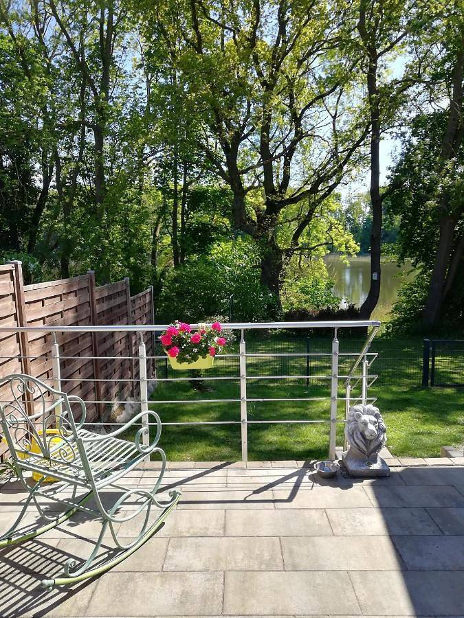 Bungalow für 5 Personen, mit Terrasse und Garten sowie Seeblick und Ausblick