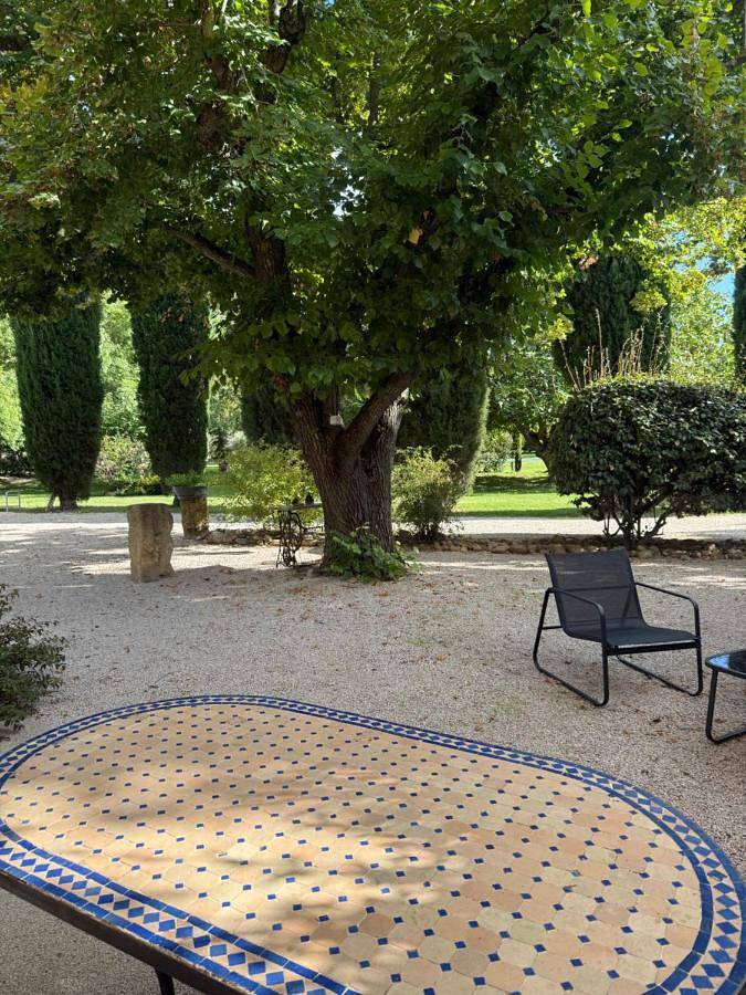 Location de vacances pour 2 personnes, avec jardin ainsi que vue et piscine, animaux acceptés à Mérindol - 2
