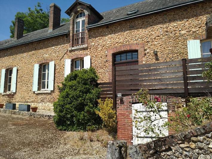 Chambre d’hôte pour 2 personnes, avec vue ainsi que jardin et terrasse, adapté aux familles à Mignières