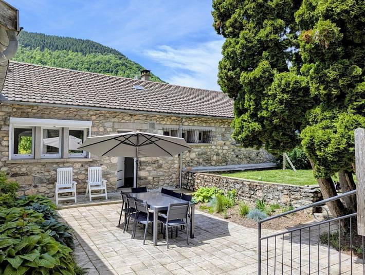 Gîte pour 8 personnes, avec terrasse et jardin à Caussou
