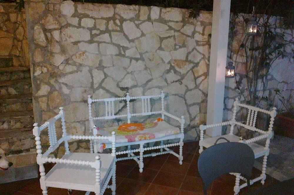 Self-contained house, nestled in a pine forest, just a few meters from a beautiful bay. in Pulsano, Gulf of Taranto