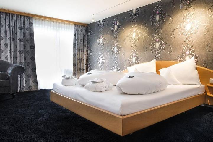 Ferienhaus für 2 Personen, mit Balkon und Whirlpool sowie Pool und Sauna in Seefeld in Tirol