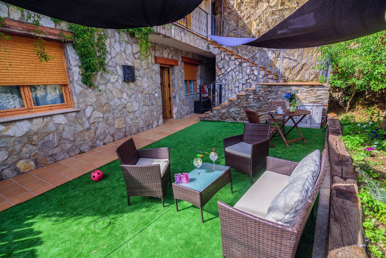 Casa 'Aguas Frías 3' con vistas a la montaña, jardín privado y Wi-Fi in La Omañuela, Riello