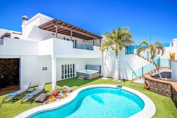 Villa Palacio in Puerto Calero, Yaiza