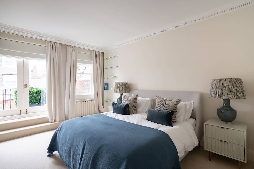 Entire apartment, Luxurious Knightsbridge Single Floor Penthouse + 4 Bedrooms + Large Roof Patio in Kensington and Chelsea, London