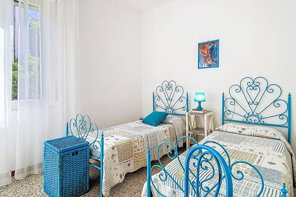 Entire apartment, Lovely apartment for 6 people with Wifi, Tv, patio and pets allowed in Castiglioncello, Rosignano Marittimo