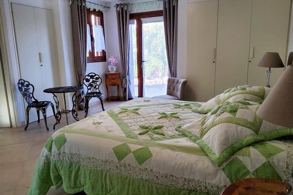 Villa, superb sea view, heated swimming pool, 9-minute walk to the beach in Favone, Sari-Solenzara
