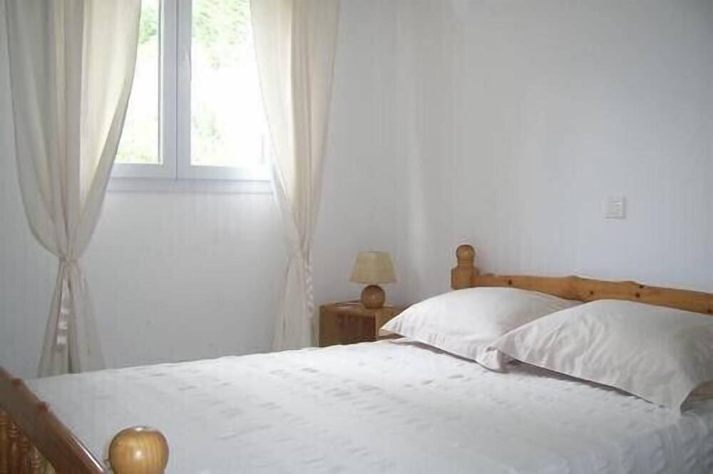 Mini Villa A 5 Mn De Porto Vecchio  4 Pers Avec Piscine  Partagee in Porto-Vecchio, Arrondissement de Sartène