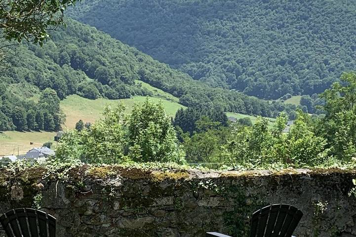 Location de vacances pour 9 personnes, avec Jardin à Hèches