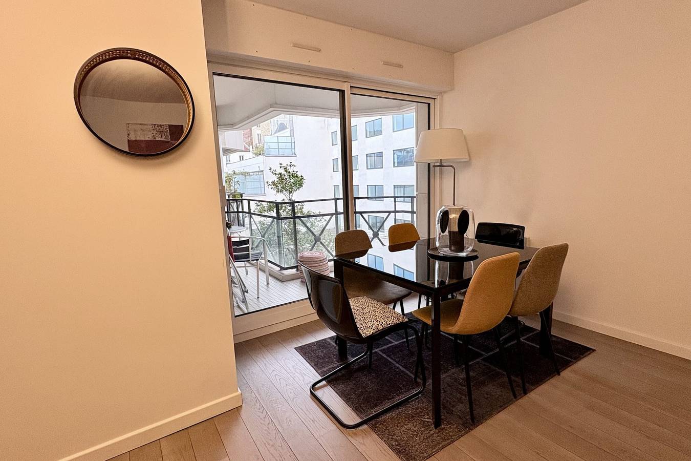 Appartement entier, Séjour lumineux à Levallois-Perret in Levallois-Perret, Hauts-de-Seine