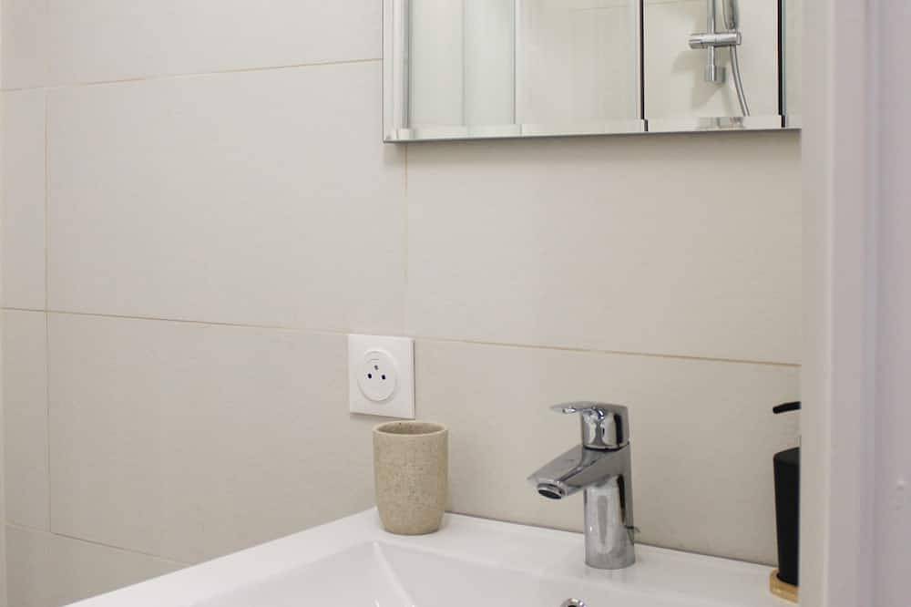 Ganze Wohnung, Bright studio apartment on the outskirts of Paris in Clichy, Hauts-de-Seine