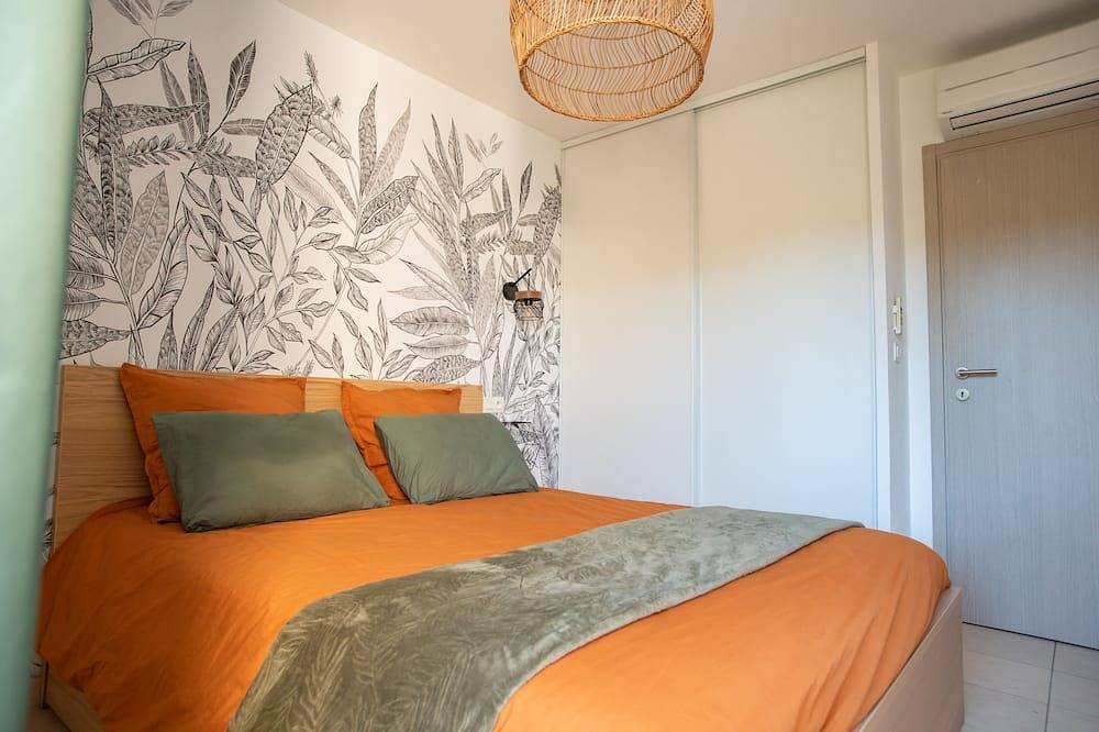 Air-conditioned house, heated pool, near Lozari beach in Losari, Belgodère