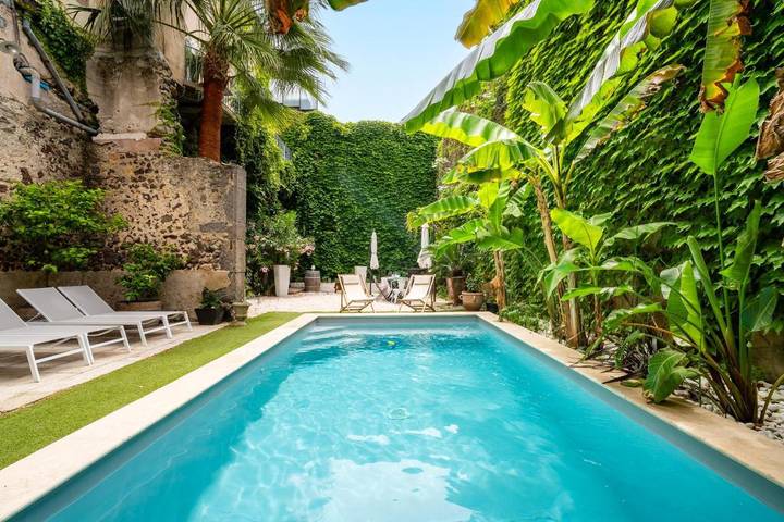 Location de vacances pour 12 personnes, avec Balcon et Terrasse ainsi que Jardin et Piscine à Saint-Thibéry
