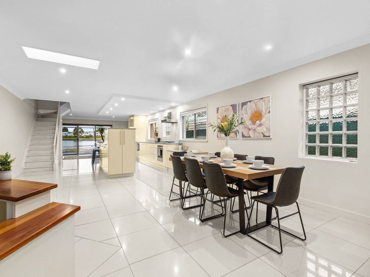 Entire apartment, Modern 3-Bed with Pool & Water Views by Beach in Sydney, New South Wales