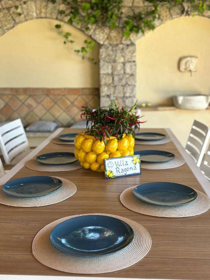 Villa pour 10 personnes, avec terrasse et piscine ainsi que jardin et vue, animaux acceptés à Taormina - 2