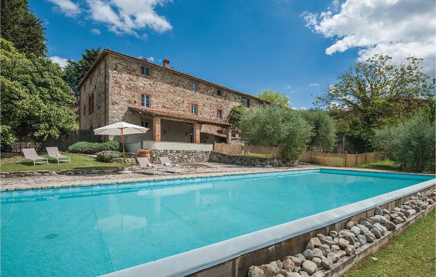 Apartamento en el centro de Lilliano con piscina y aparcamiento. in Castellina in Chianti, Chianti