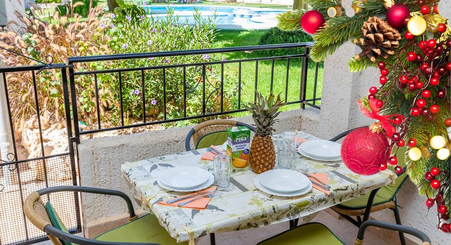 Location de vacances pour 3 personnes, avec piscine et jardin à Orihuela