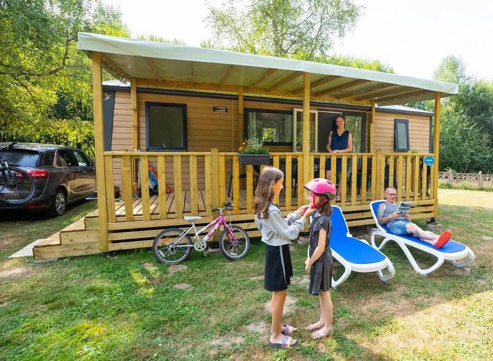 Location de vacances pour 5 personnes, avec vue ainsi que jardin et piscine à Collonges-la-Rouge - 3