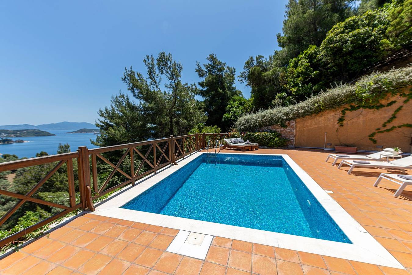 Villa für 8 Personen mit Terrasse in Sporaden