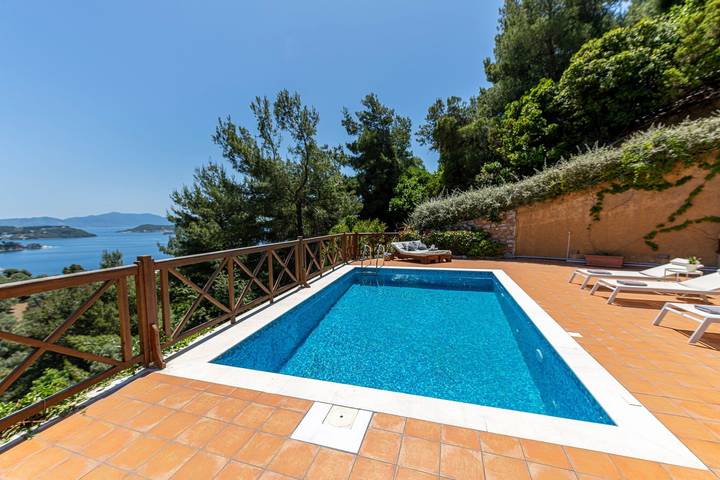 Ferienhaus für 8 Personen, mit Meerblick und Balkon sowie Terrasse und Garten auf Skiathos