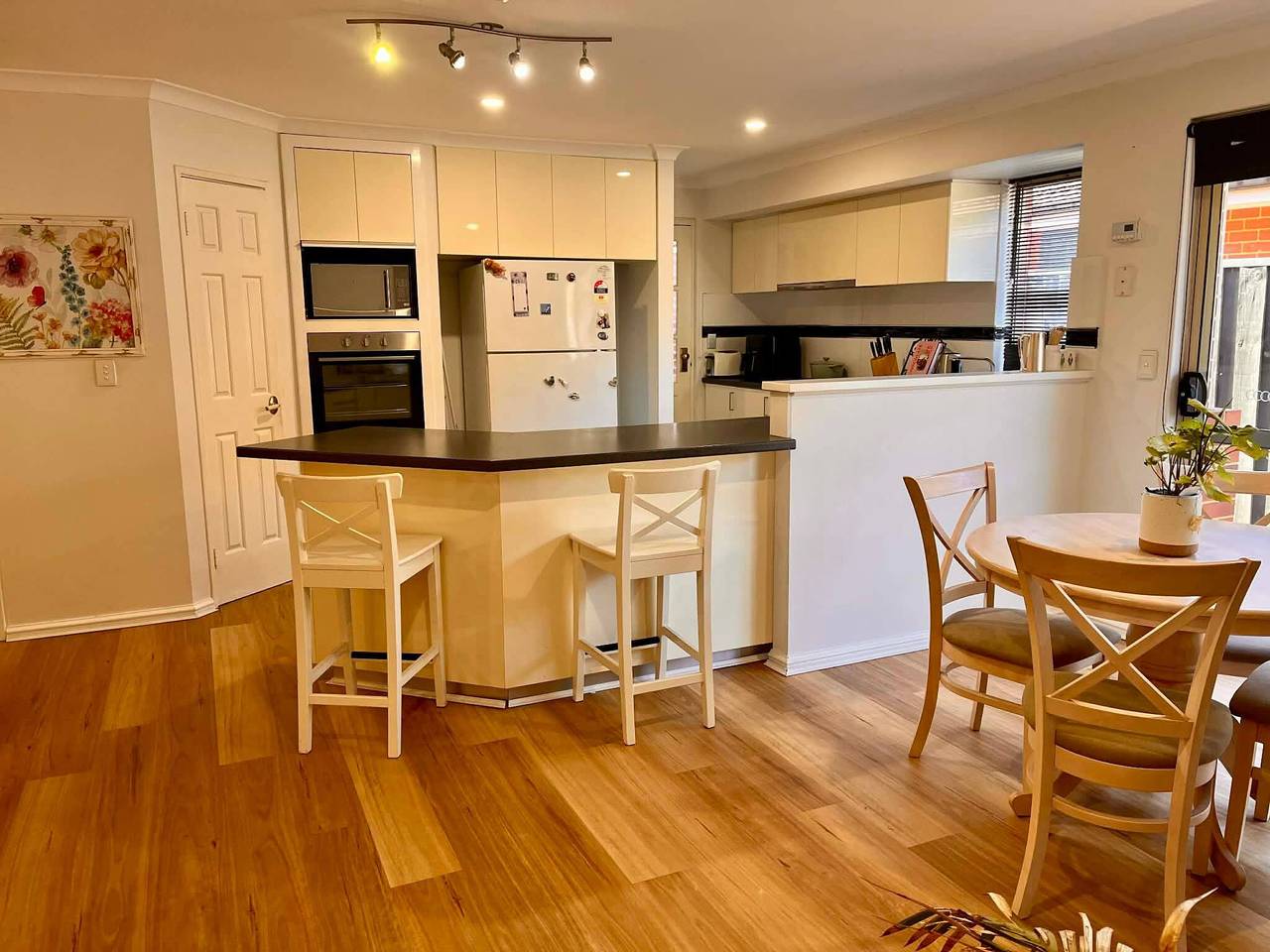 The Family Circle - close to shops, parks, train, quiet, private, great for kids in Perth, Western Australia