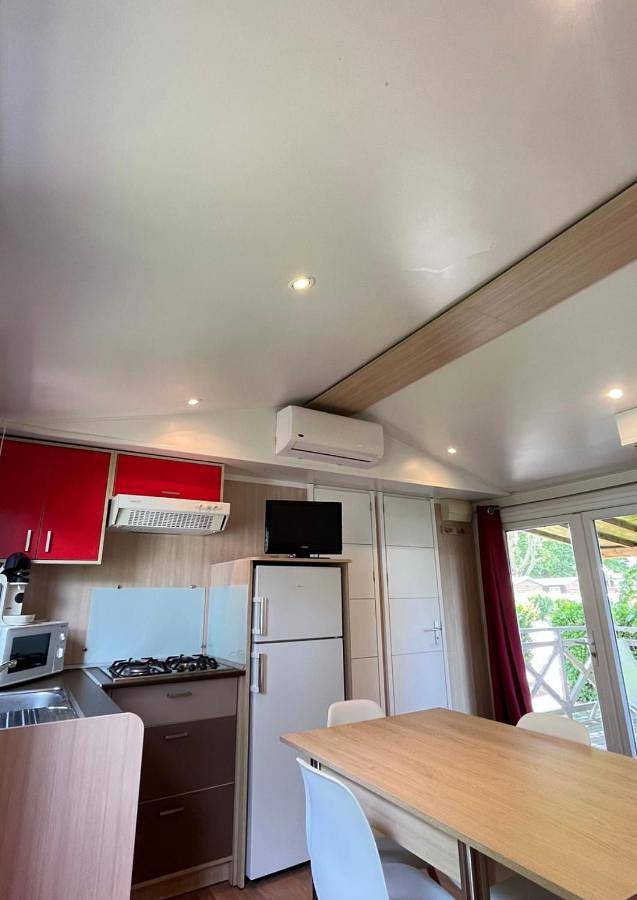 Location de vacances pour 6 personnes, avec Terrasse ainsi que Piscine et Vue dans Ébreuil - 2