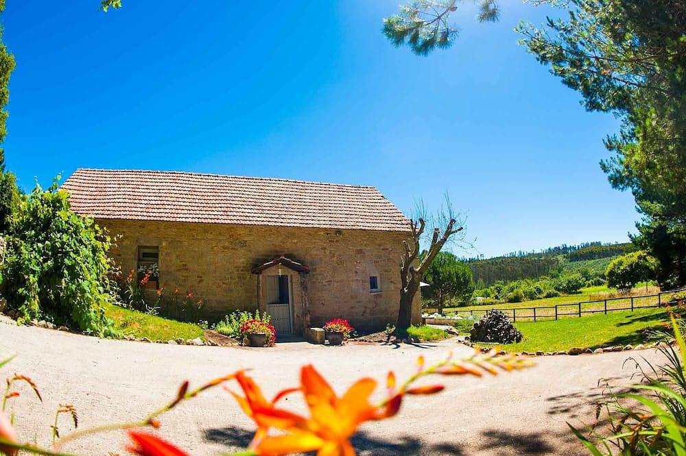 Impresionante conversión de granero ubicada en el corazón del campo gallego in Vilarmaior, Costa de Galicia
