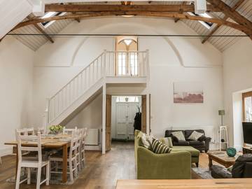 Log Cabin for 10 People in Alton Towers, Staffordshire, Photo 2