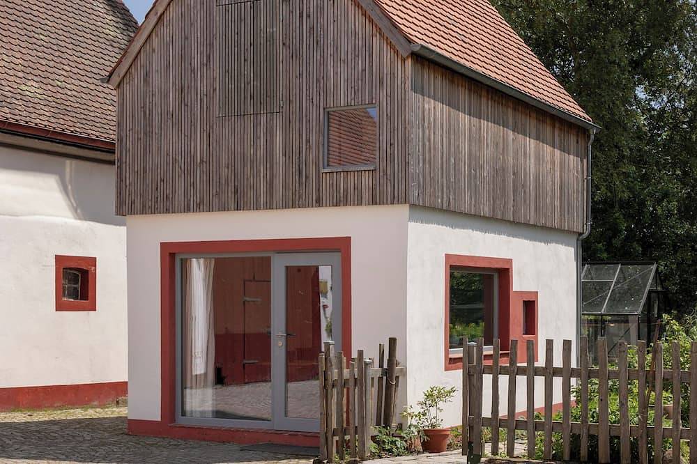 Kleines Haus auf dem Hof einer Mühle in Ansbach, Romantische Straße