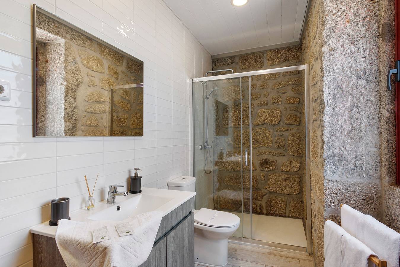 Kamer 'Kamer 15 - Quinta Do Avô' met Uitzicht op de Bergen, Wi-Fi en Airconditioning, foto 8