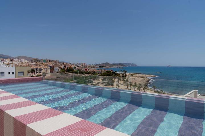 Gîte pour 2 personnes, avec terrasse ainsi que vue et piscine à La Vila Joiosa - 2