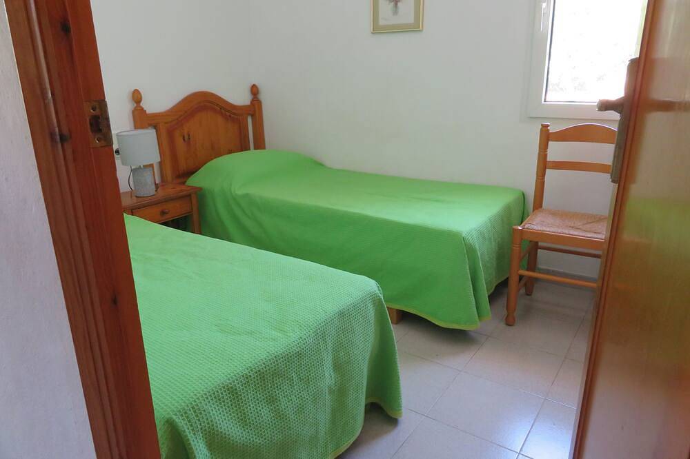 Entire apartment, Upgraded, traditional-style apartment with balcony overlooking golf course. in Son Parc, Es Mercadal