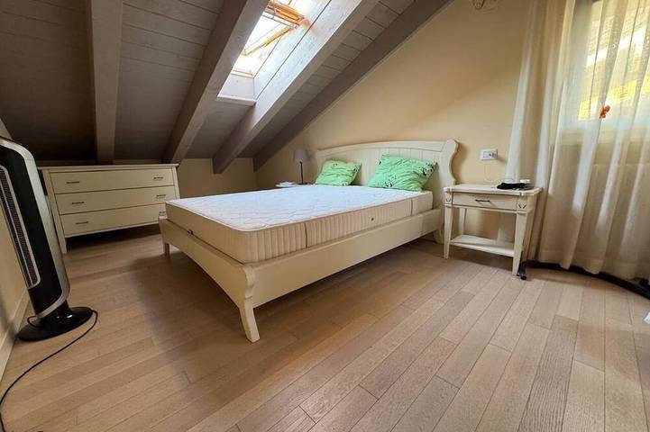 Ganze Wohnung, Duplex mit Pool, Terrasse und 2 Schlafzimmern in Lenno, Gemeinde Tremezzina