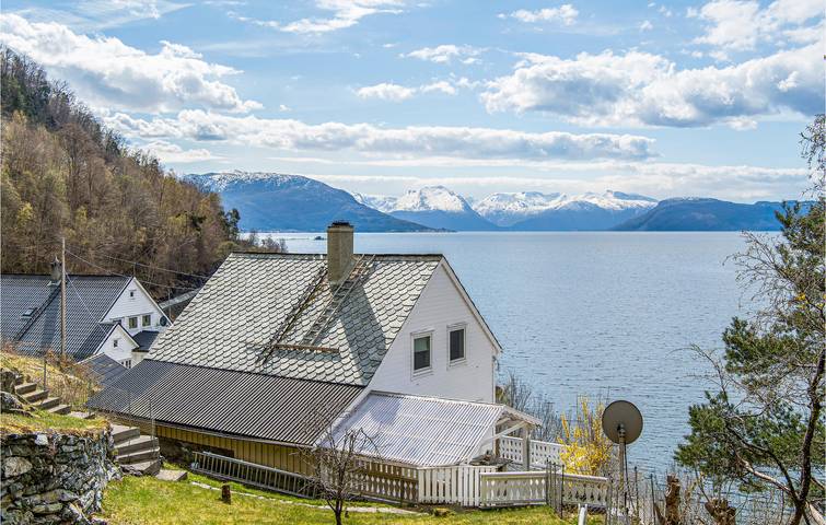 Feriehus for 8 personer, med Terrasse og Hage i Vestland