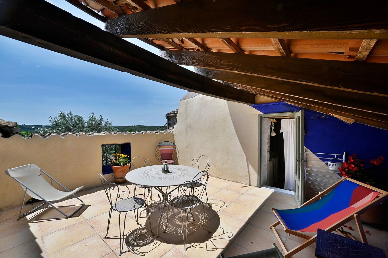 Appartement entier, Gîte Pina -  Gîte avec piscine partagée in Lussan, Région de Nîmes