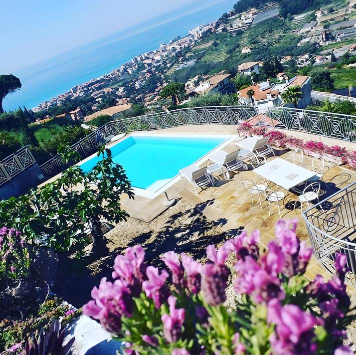 Ferienhaus für 12 Personen, mit Balkon und Whirlpool sowie Garten in Bordighera - 4