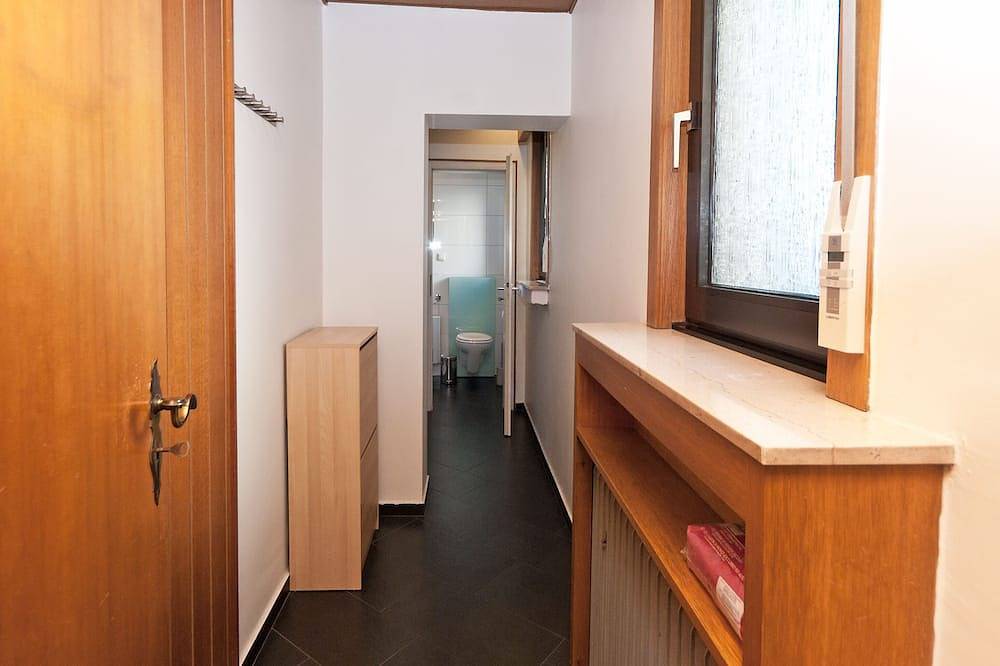Ganze Wohnung, Schöne, kleine und geschmackvolle Ferienwohnung wartet auf Sie in Oberhausen, Ruhrgebiet