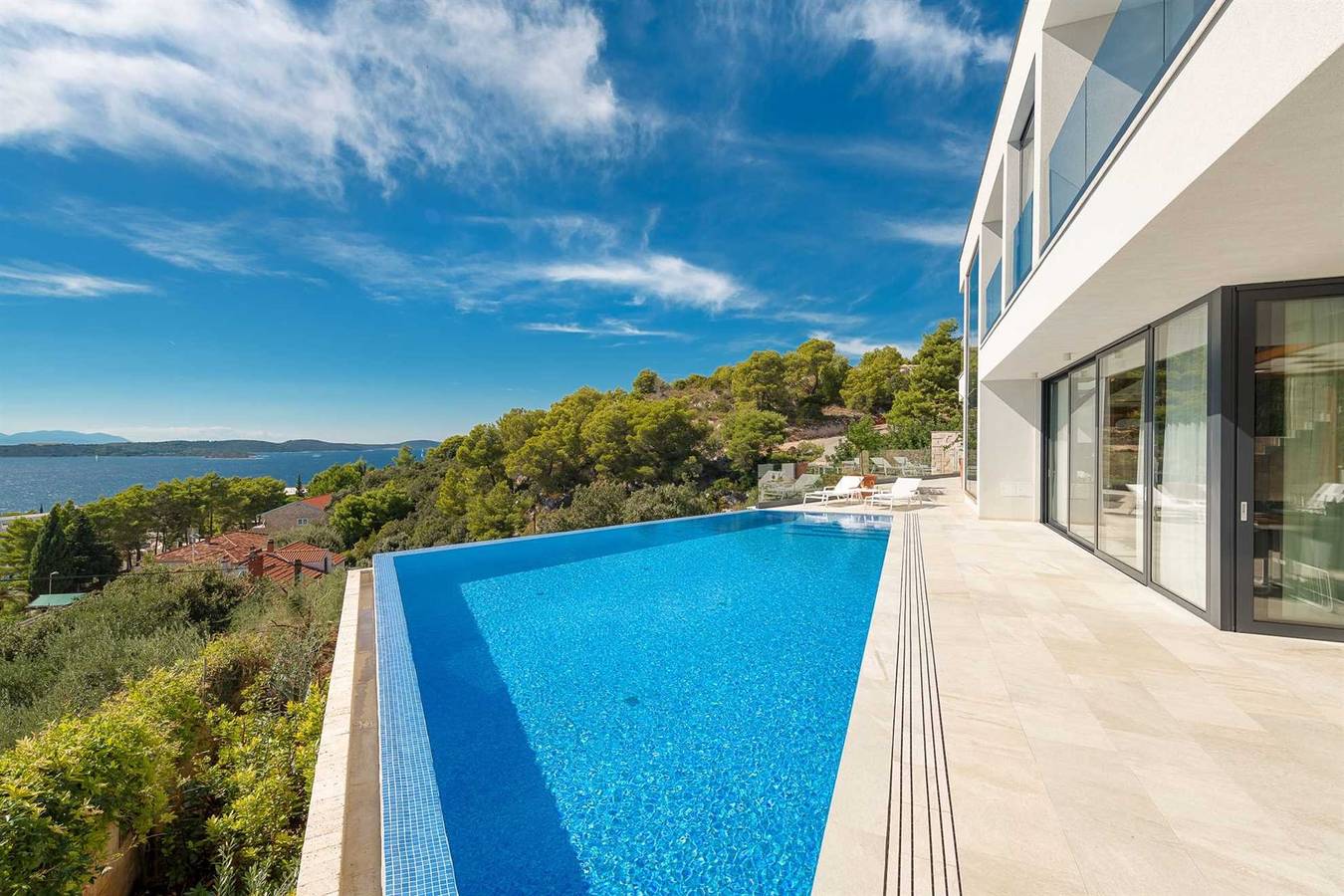 Villa voor 8 personen met balkon in BONJ, Hvar Stad